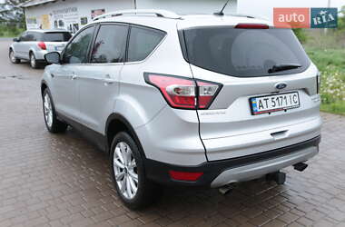 Внедорожник / Кроссовер Ford Escape 2017 в 