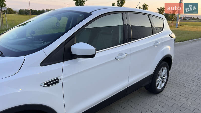 Позашляховик / Кросовер Ford Escape 2016 в Рівному