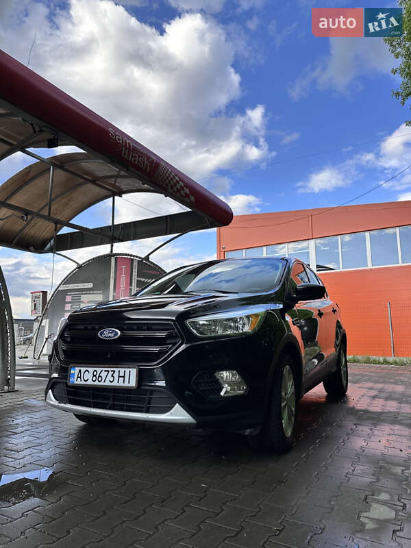 Внедорожник / Кроссовер Ford Escape 2016 в Луцке