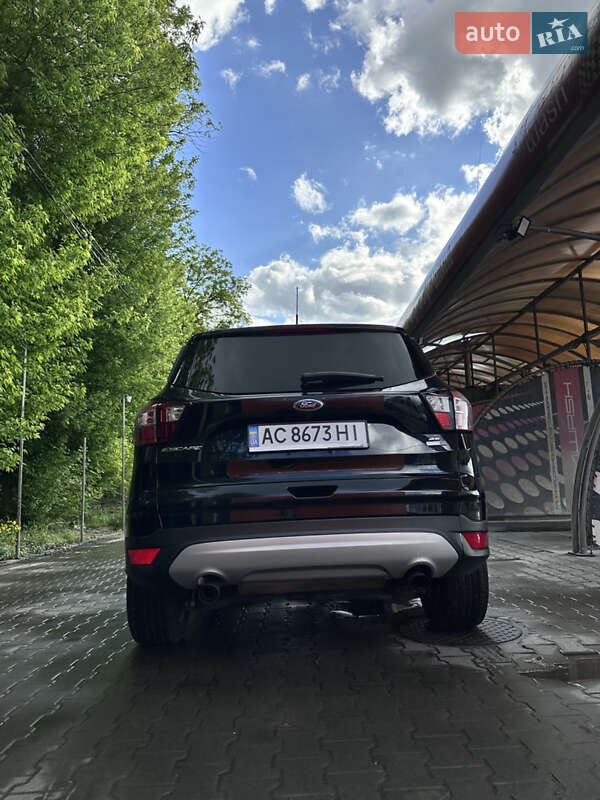 Внедорожник / Кроссовер Ford Escape 2016 в Луцке