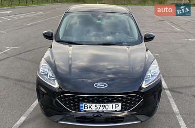 Позашляховик / Кросовер Ford Escape 2020 в 