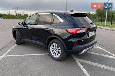 Позашляховик / Кросовер Ford Escape 2020 в 