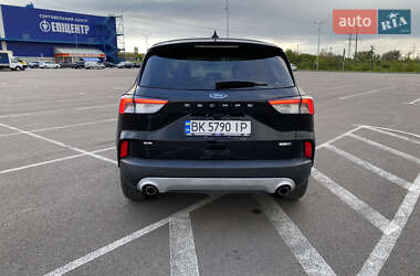 Позашляховик / Кросовер Ford Escape 2020 в 