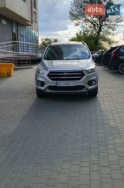 Внедорожник / Кроссовер Ford Escape 2017 в Хмельницком