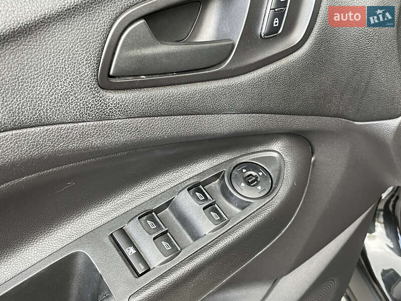 Внедорожник / Кроссовер Ford Escape 2015 в Николаеве