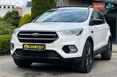 Позашляховик / Кросовер Ford Escape 2016 в 