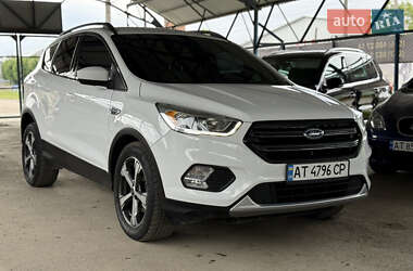 Позашляховик / Кросовер Ford Escape 2017 в Івано-Франківську