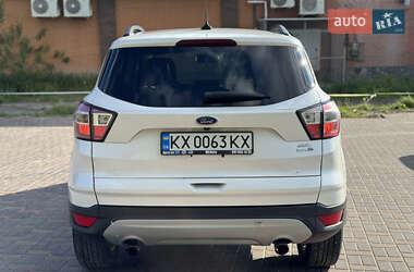 Внедорожник / Кроссовер Ford Escape 2017 в 