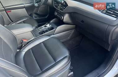 Позашляховик / Кросовер Ford Escape 2020 в 