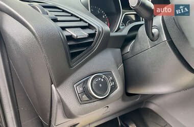 Внедорожник / Кроссовер Ford Escape 2016 в 