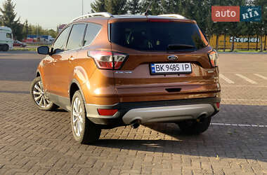 Внедорожник / Кроссовер Ford Escape 2016 в 