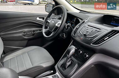 Внедорожник / Кроссовер Ford Escape 2016 в 