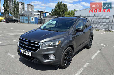 Позашляховик / Кросовер Ford Escape 2016 в Києві