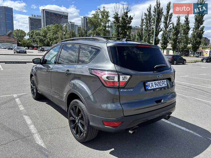 Внедорожник / Кроссовер Ford Escape 2016 в Киеве