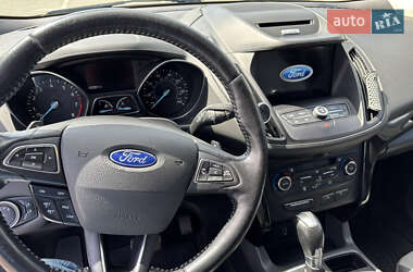 Позашляховик / Кросовер Ford Escape 2016 в 