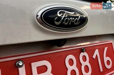 Позашляховик / Кросовер Ford Escape 2018 в 