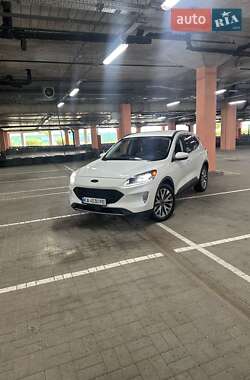 Позашляховик / Кросовер Ford Escape 2021 в 