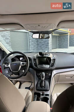 Внедорожник / Кроссовер Ford Escape 2015 в 