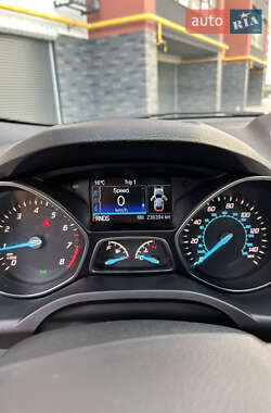 Внедорожник / Кроссовер Ford Escape 2015 в 