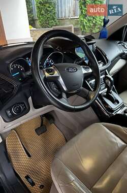 Внедорожник / Кроссовер Ford Escape 2015 в 