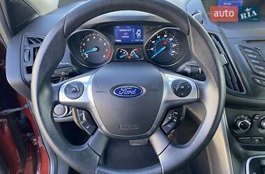 Позашляховик / Кросовер Ford Escape 2013 в 