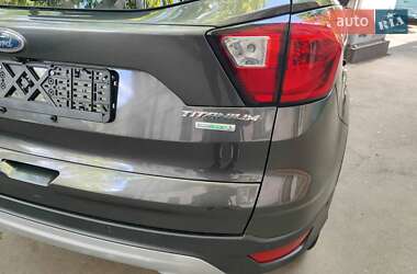 Внедорожник / Кроссовер Ford Escape 2019 в 