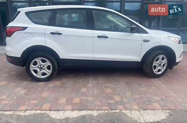Внедорожник / Кроссовер Ford Escape 2019 в 