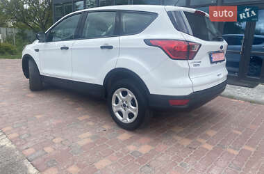 Внедорожник / Кроссовер Ford Escape 2019 в 