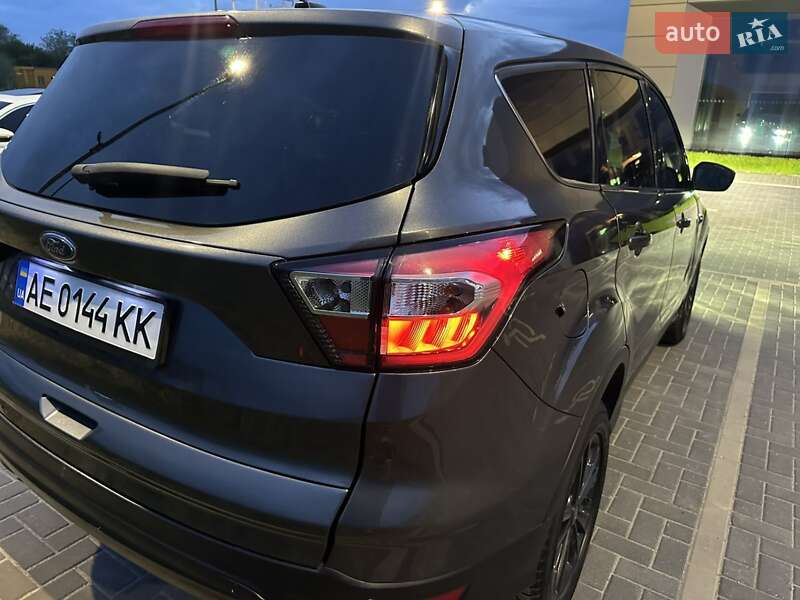Внедорожник / Кроссовер Ford Escape 2017 в Днепре