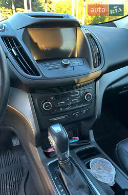 Внедорожник / Кроссовер Ford Escape 2017 в 