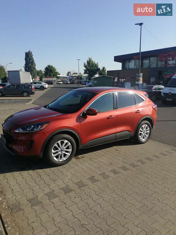 Позашляховик / Кросовер Ford Escape 2020 в 