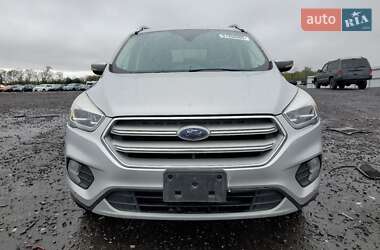 Позашляховик / Кросовер Ford Escape 2018 в 