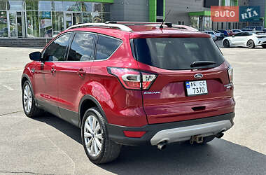 Внедорожник / Кроссовер Ford Escape 2017 в 