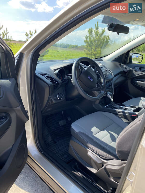 Внедорожник / Кроссовер Ford Escape 2017 в Ровно