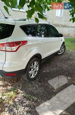 Внедорожник / Кроссовер Ford Escape 2014 в 