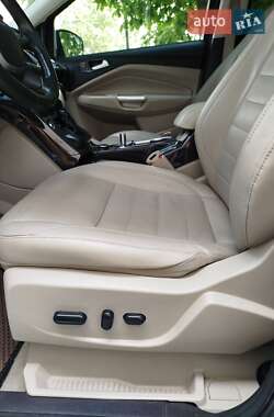 Внедорожник / Кроссовер Ford Escape 2014 в 