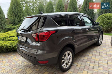 Позашляховик / Кросовер Ford Escape 2019 в 