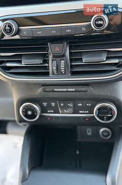 Внедорожник / Кроссовер Ford Escape 2020 в 