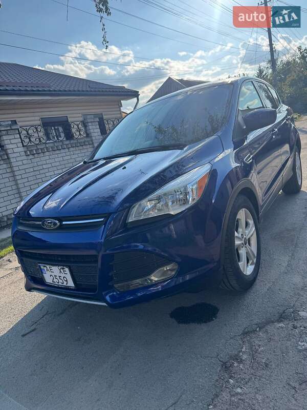 Позашляховик / Кросовер Ford Escape 2015 в 