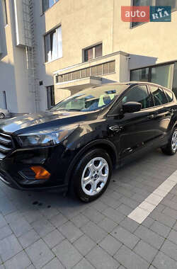 Внедорожник / Кроссовер Ford Escape 2018 в 