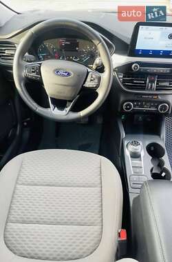 Внедорожник / Кроссовер Ford Escape 2022 в 