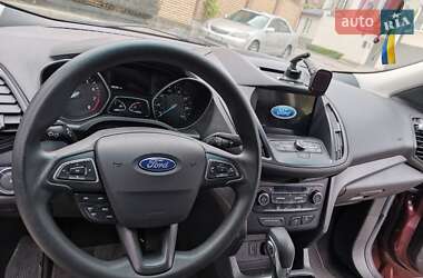 Позашляховик / Кросовер Ford Escape 2017 в 