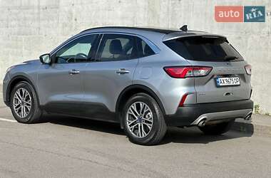 Позашляховик / Кросовер Ford Escape 2022 в 