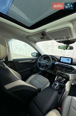 Позашляховик / Кросовер Ford Escape 2022 в 