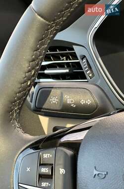 Позашляховик / Кросовер Ford Escape 2022 в 
