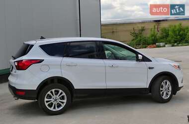 Внедорожник / Кроссовер Ford Escape 2019 в 