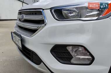 Внедорожник / Кроссовер Ford Escape 2019 в 