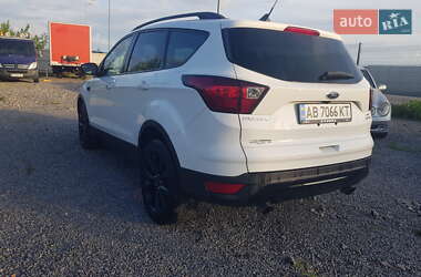 Позашляховик / Кросовер Ford Escape 2019 в 