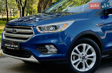Внедорожник / Кроссовер Ford Escape 2017 в Николаеве