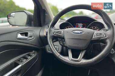 Внедорожник / Кроссовер Ford Escape 2017 в 